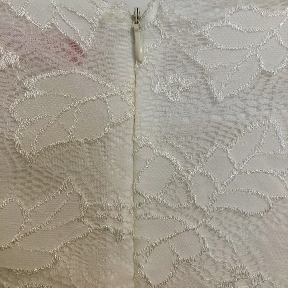 Floral dress with white lace top and 3/4 sleeves - Picture 3 of 5